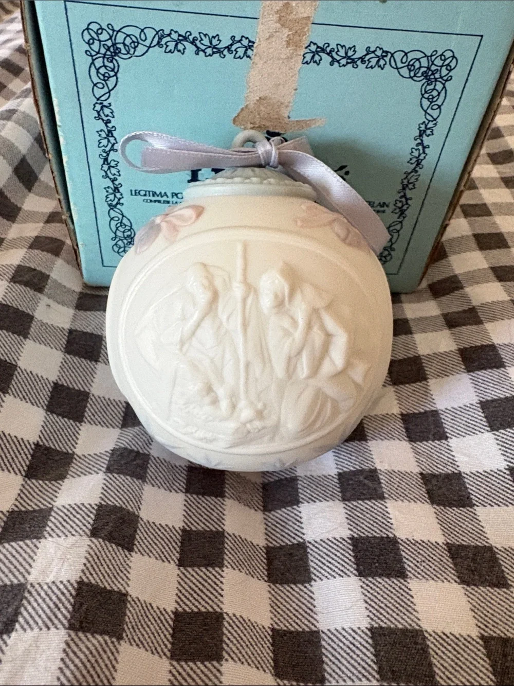 Lladro Cream-White Porcelain 1995 Holiday Ornament